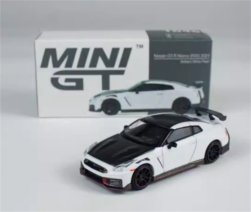 MINIGT Nissan GT-R Nismo 2024 supercar Brilliant White Pearl Carbon Hood color box packaging 1:64 Car Pre-built Model view6