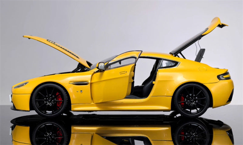 AUTOART Aston Martin V12 Vantage S 2015 yellow 1:18 Car Pre-built Model view12