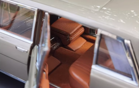 CMC Mercedes Benz 600 Pullman (W 100) gold 1:18car Pre-a Model