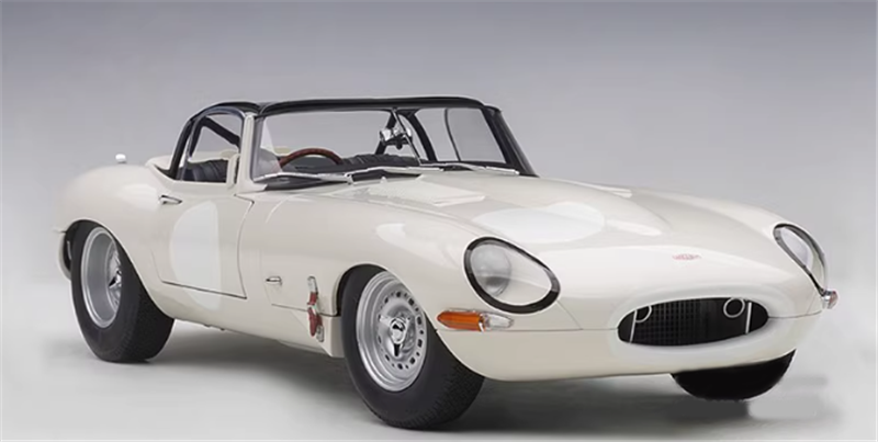 AUTOART JAGUAR LIGHTWEIGHT E-TYPE white 1/18car Pre-a Model