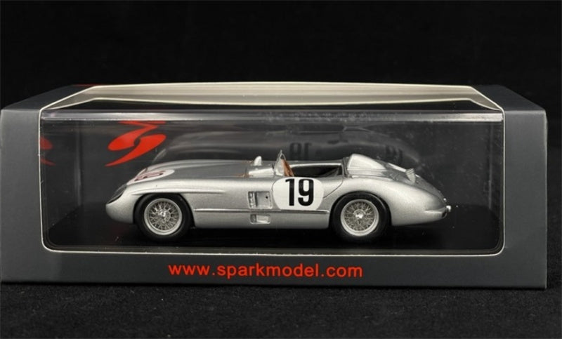 Spark Mercedes Benz 300 SLR #19 24H Le Mans 1955 J.M.FANGIO silver 1:43 Model view8