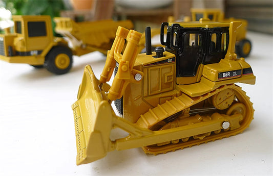 NORSCOT cat Construction Gift Set (12G Motor Grader D6R XL Track Type Tractor D25D Articulated Truck) yellow 1:64 Truck Pre-built Model