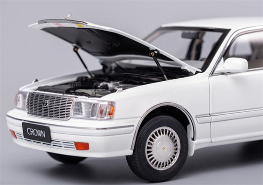 KengFai Toyota Crown 155 white 1:18 Car Pre-built Model view2