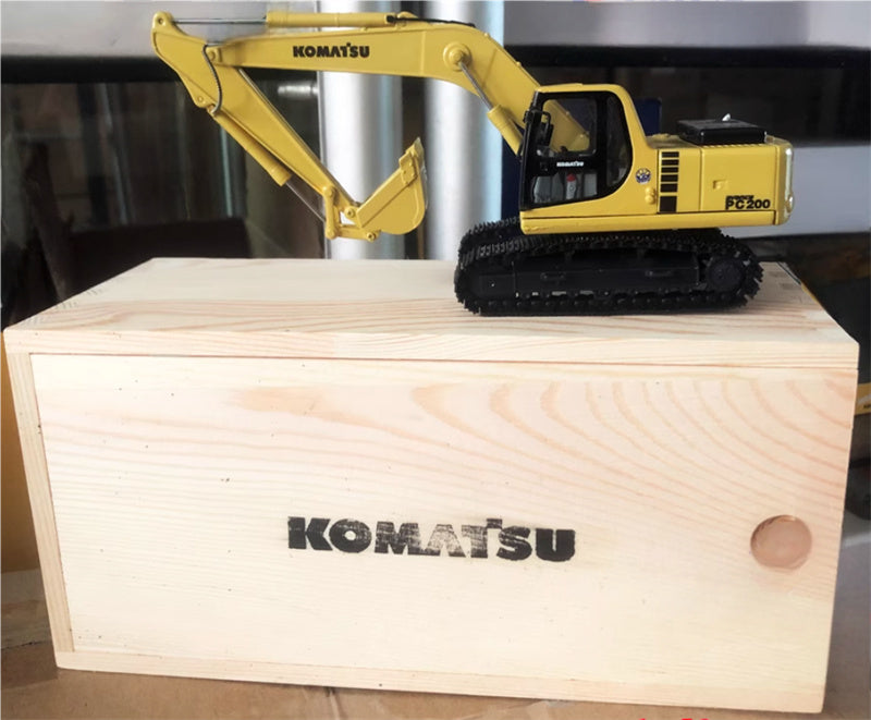 KOMATSU PC200-6 Hydraulic Excavator Classic Collection Edition 1:50 Truck Pre-built Model