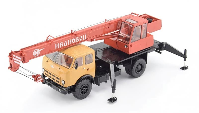 1:43 MAZ KS-3577 StartScaleModels Yellow-red ABS Model