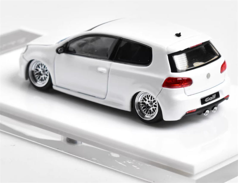 Max well Volkswagen Golf R MK6 Exhibition Edition White low stance White base Limited Edition 1:64 Car Pre-built Airliner Model Display view7