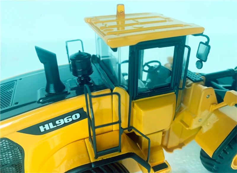 HITACHI HL960 CONSTRUCTION EQUIPMENT WHEEL LOADER Limited Collectors Edition 1:35 Truck Pre-built Model