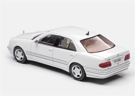 Max well Mercedes Benz E320 W210 6th Generation E-Class Pearlescent white 1:64 Car Pre-built Airliner Model Display view2