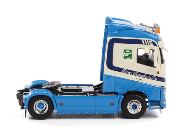 WSI VOLVO GLOBETROTTER 4x2 Peter Mussche 1:50 Truck Pre-built Model