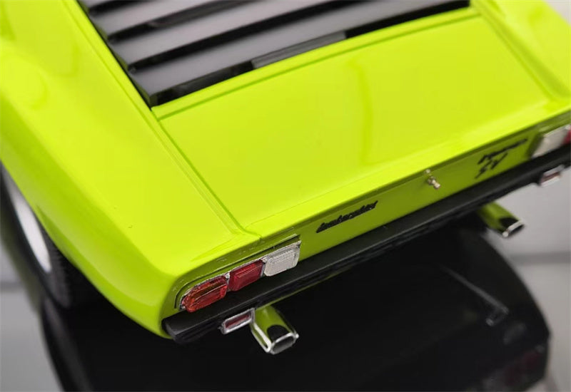 AMALGAM Lamborghini Miura P400 SV green 1:18 Car Pre-built Model view9