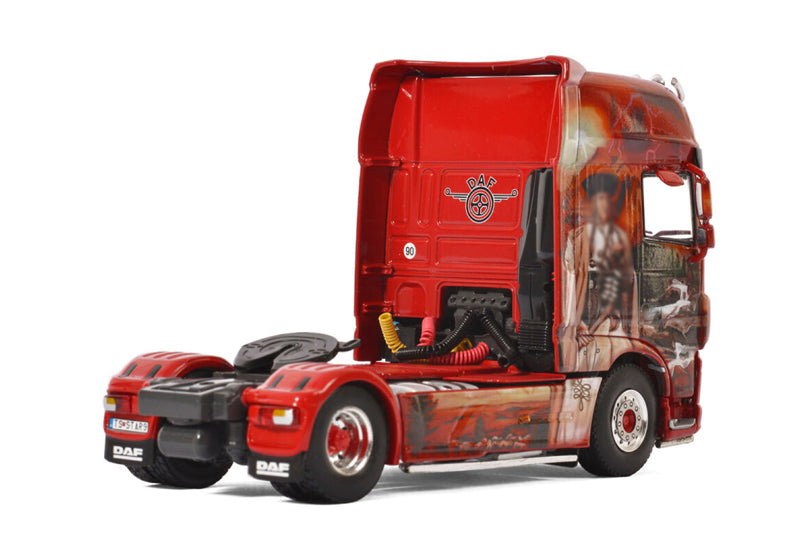 WSI DAF XF SUPER SPACE CAB 4x2 Starek 1:50 Truck Pre-built Model