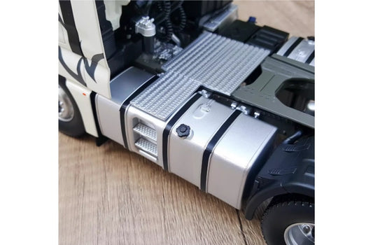 Sinotruk Sitrak C9HH tractor overseas version white 1:24 Truck Pre-built Airliner Model Display view2