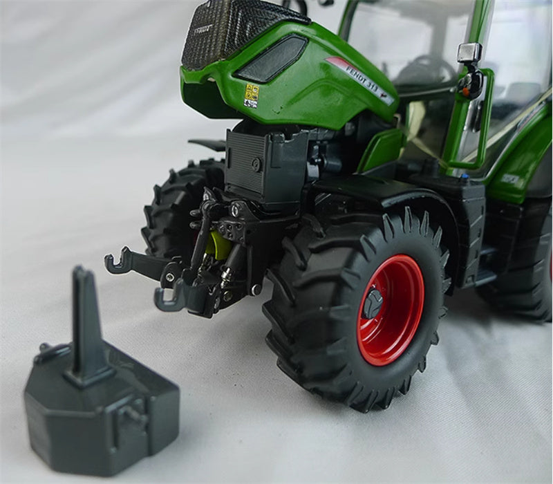 USK Fendt 313 Vario tractor Green 1:32 Truck Pre-built Model