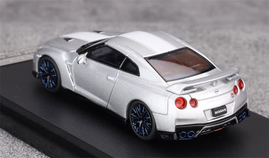 MOTORHELIX Nissan GT-R R35 50th Anniversary Edition Silver Limited Edition 999PCS ONLY 1:64 Car Pre-built Model view2