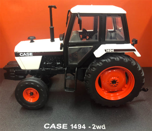 Universal Hobbies CASE 1494-2WD Agricultural Tractor White/Black 1:32 Truck Pre-built Model
