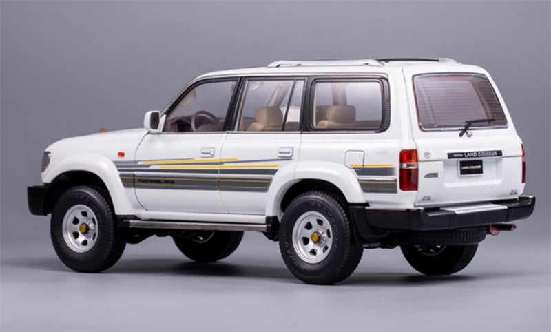 KengFai Toyota Land Cruiser LC80 White regular style Without luggage rack 1:18 Truck Pre-built Model view5