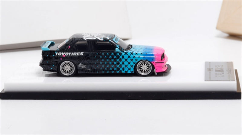 ScaleMini BMW M3 first generation E30 low slung sports car Electric pink black coating Limited Edition 499PCS ONLY 1:64 Car Pre-built Model view10