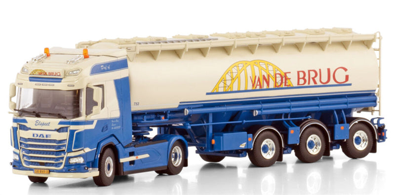 WSI DAF XF SH WITH SKY LIGHTS 4X2 ANIMALFEED BULK TRAILER - 3 AXLE Van de Brug Elspeet 1:50 Truck Pre-built Model