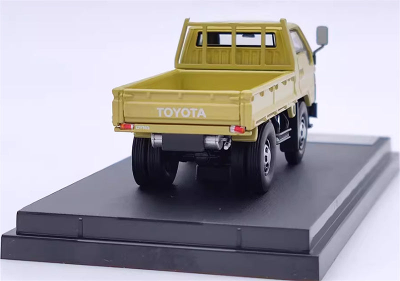 Master Toyota DYNA light truck Mud yellow right hand drive 1:64 Truck Pre-built Airliner Model Display view12