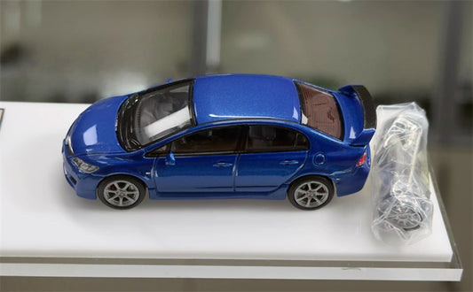 MOTORHELIX The hood can be opened, and a hubcap is included. 1:64 car Pre-built Model view2