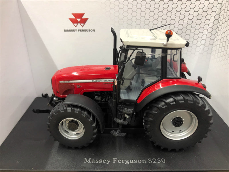 Universal Hobbies Massey Ferguson 8250 Agricultural tractor 1:32 Truck Pre-built Model