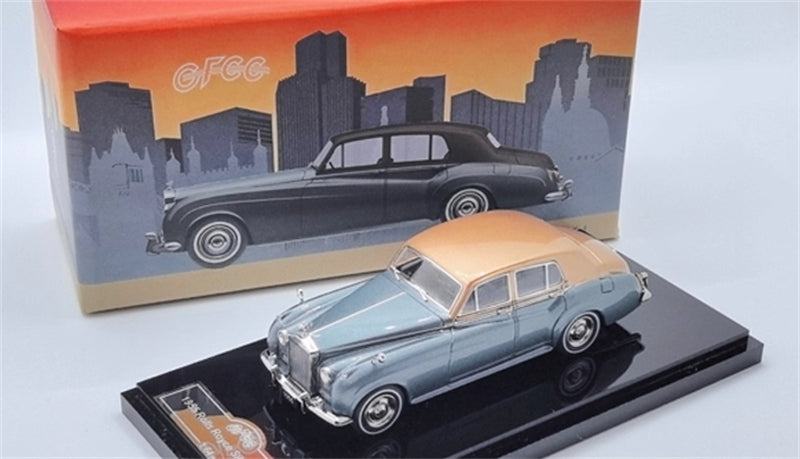 GFCC 1955 Rolls Royce Silver Cloud classic car Ice Blue and Gold Limited Edition LHD 1:64 car Pre-built Model view8