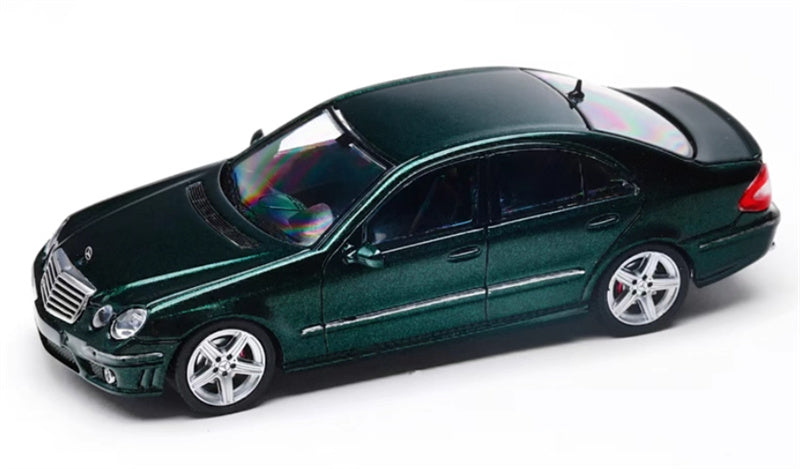 KING MODEL Classic Four-Eyed Mercedes-Benz E63 AMG W211 British Green Limited Edition 599PCS ONLY 1:64 Car Pre-built Model view8