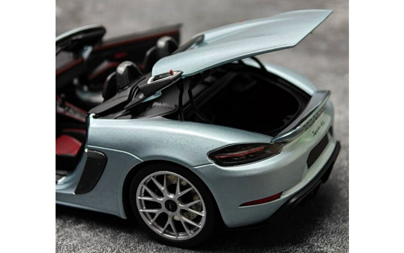 1:18 Porsche 718 Spyder RS Glacier Silver MINICHAMPS Limited 300 pcs DIECAST Car Model