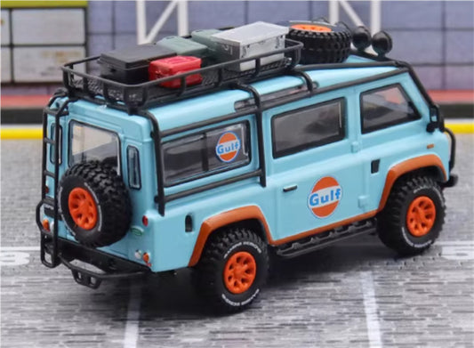 Master Land Rover Defender Van Gulf with accessories 1:64 Car Pre-built Airliner Model Display view2