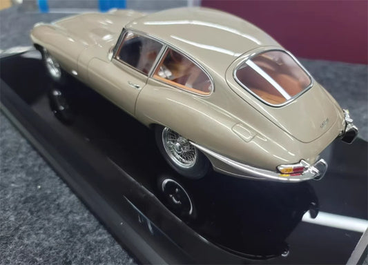 1:18 Jaguar E-type 1961 Amalgam Hardtop Resin Car Model view2