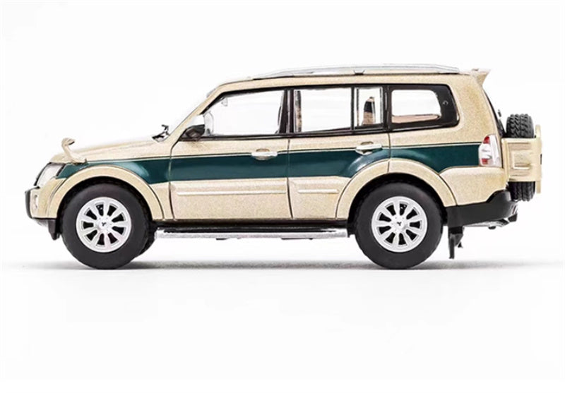 Shadow pro Mitsubishi Pajero V97 SUV 2008 Classic Edition Golden green stripes right hand drive 1:64 Car Pre-built Model view3