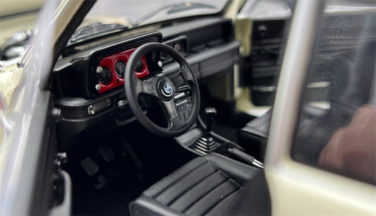 Kyosho Bmw 2002 Turbo White 1:18 Car Pre-built Model view2