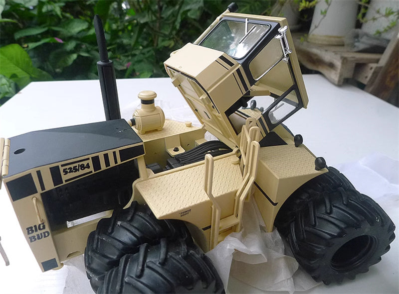 Top Shelf Replicas Big Bud 525/84 eight wheel high horsepower agricultural tractor milky white 1:32 Truck Pre-built Model