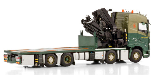 WSI VOLVO FH5 GLOBETROTTER 8X2 TAG AXLE RIGED FLATBED TRUCK 8X2 TAG AXLE WITH FASSI 1300 + JIB Albert van de Scheur BV 1:50 Model