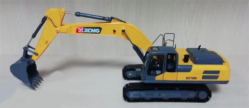 1:30 XE370DK XCMG Gift packaging wooden box Yellow Diecast Model