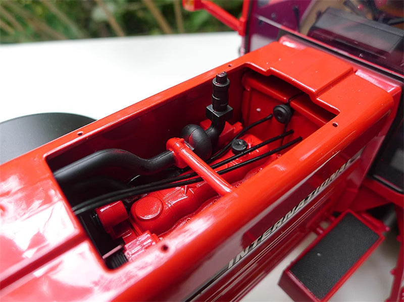 Universal Hobbies International 1255 XL Case tractor Red Limited Edition 999PCS ONLY 1:16 Truck Pre-built Model