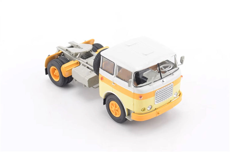 Premium ClassiXXs SKODA-706-MTTN Liaz Tractor Truck yellow 1:43 Truck Pre-built Model