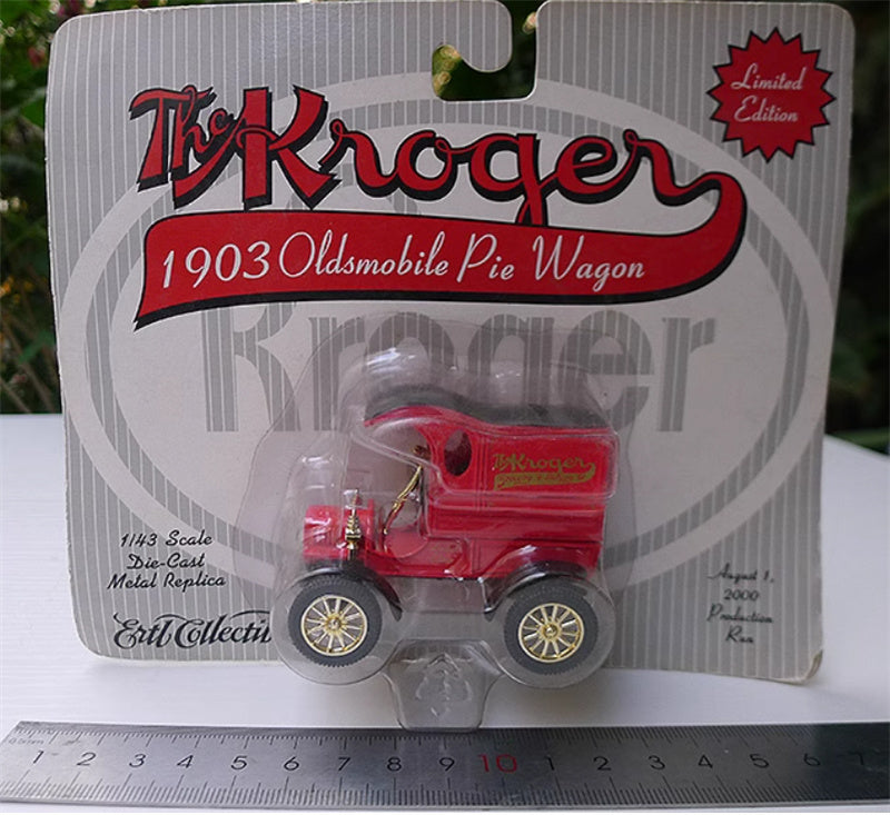 ERTL 1903 Oldsmobile Pie Wagon red Limited Edition 1:43 Car Pre-built Model