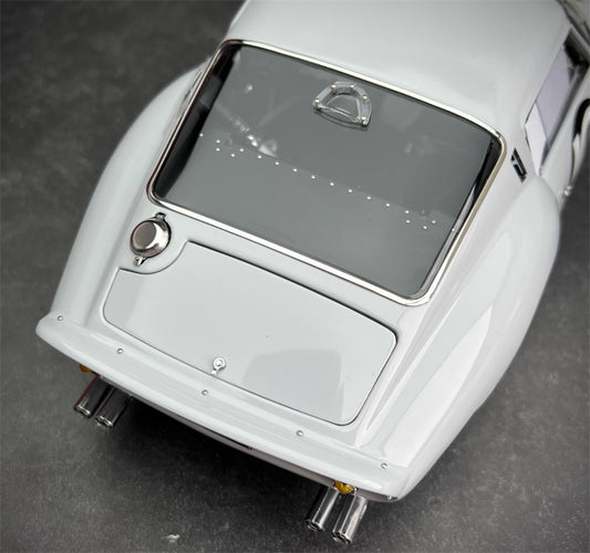 CMC Ferrari 250 GTO Tourist Trophy 1962 (RHD) Hill #10 Limited Edition Off-White 1:18 Car Pre-a Model