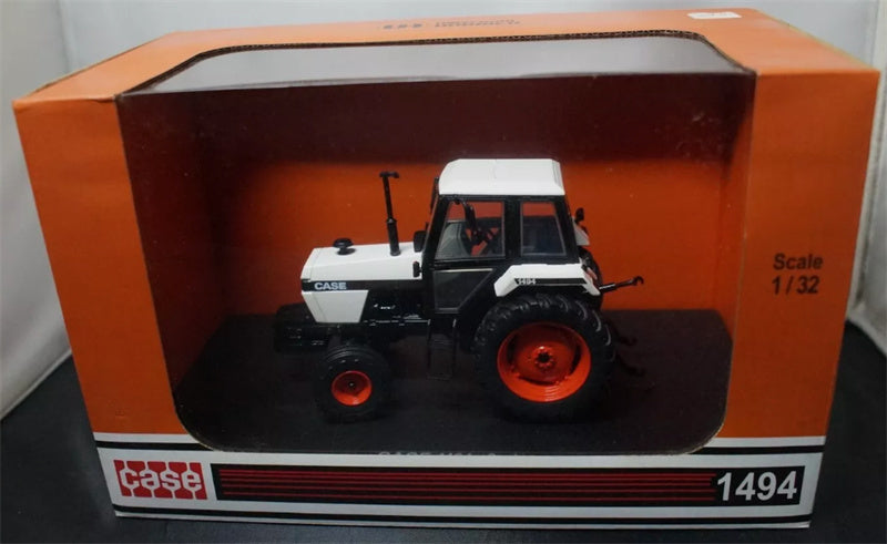 Universal Hobbies CASE 1494-2WD Agricultural Tractor White/Black 1:32 Truck Pre-built Model