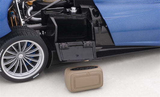 AUTOART Pagani Huayra Roadster Blue Carbon 1:18car Pre-a Model