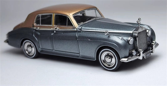 GFCC 1955 Rolls Royce Silver Cloud classic car Ice Blue and Gold Limited Edition LHD 1:64 car Pre-built Model view2