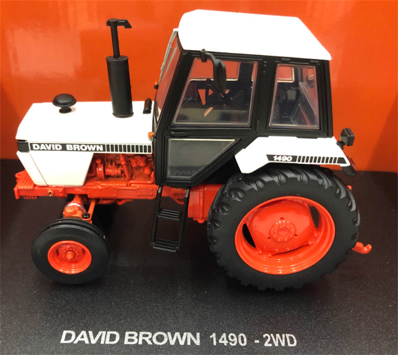 Universal Hobbies CASE DAVID BROWN 1490-2WD Agricultural Tractor white/Red 1:32 Truck Pre-built Model