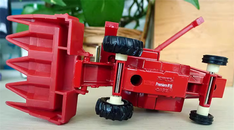 ERTL IH International 815 agricultural Combine Red out of print 1:64 Truck Pre-built Model