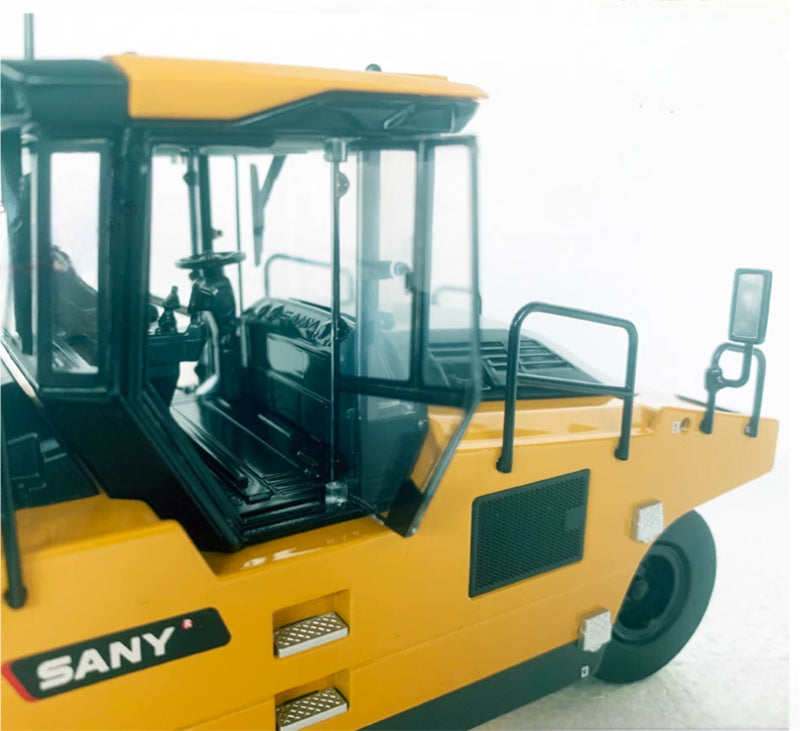 SANY SPR300C Tire Roller 1:35 Truck Pre-built Model