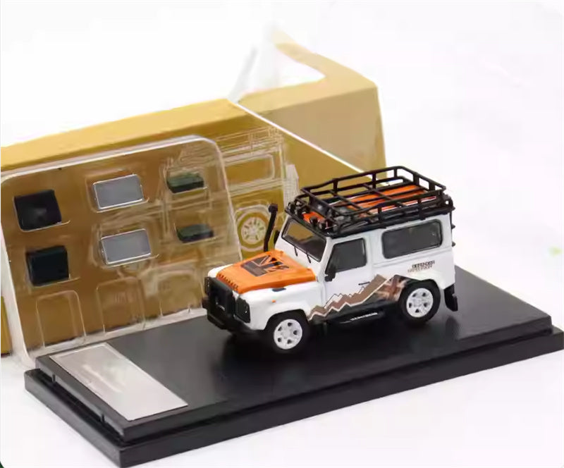 Master Land Rover Defender 90 White yellow lid with Accessories 1:64 Car Pre-built Airliner Model Display view8