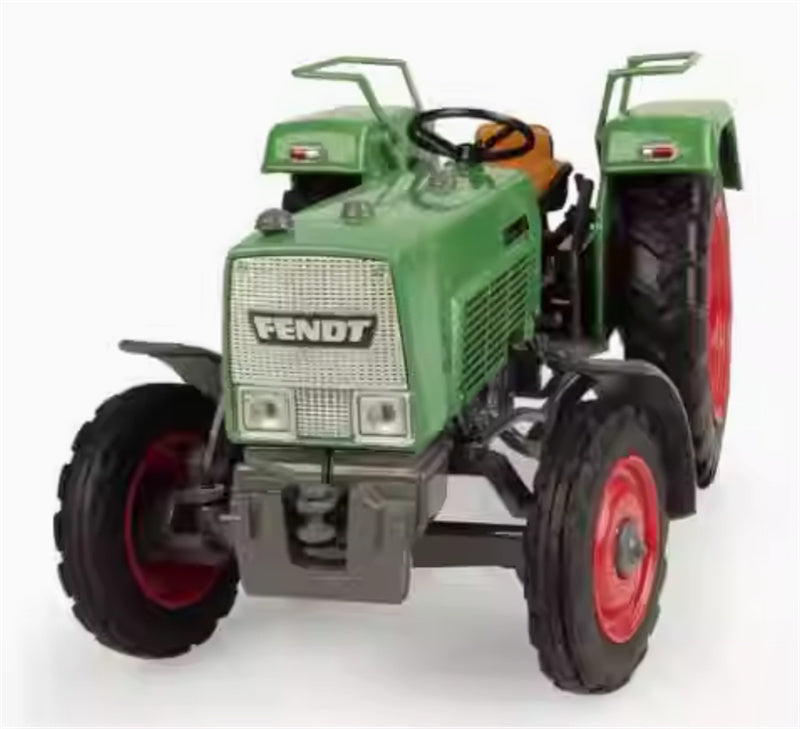 Universal Hobbies Fendt Farmer 3S-2WD tractor Green 1:32 Truck Pre-built Model