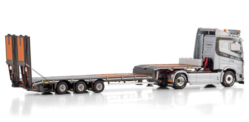 WSI VOLVO FH5 SLEEPER CAB 4X2 SEMI LOW LOADER WITH RAMPS - 3 AXLE Becatrans BV 1:50 Model