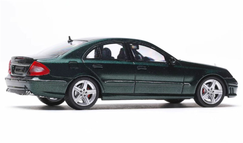 KING MODEL Classic Four-Eyed Mercedes-Benz E63 AMG W211 British Green Limited Edition 599PCS ONLY 1:64 Car Pre-built Model view2