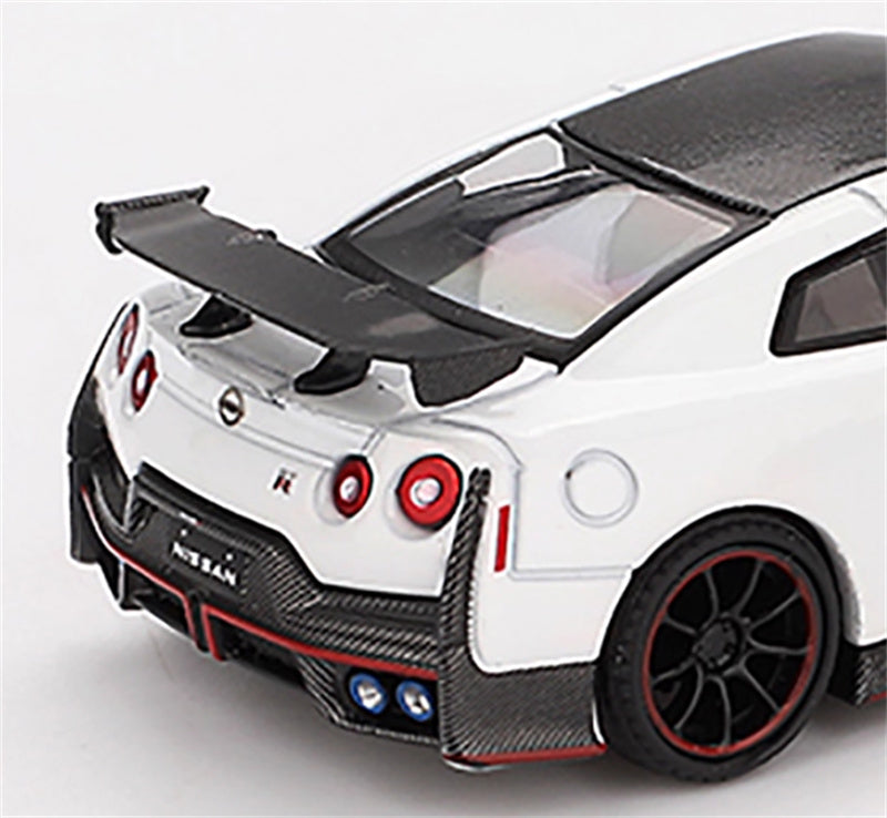 MINIGT Nissan GT-R Nismo 2024 supercar Brilliant White Pearl Carbon Hood color box packaging 1:64 Car Pre-built Model view5